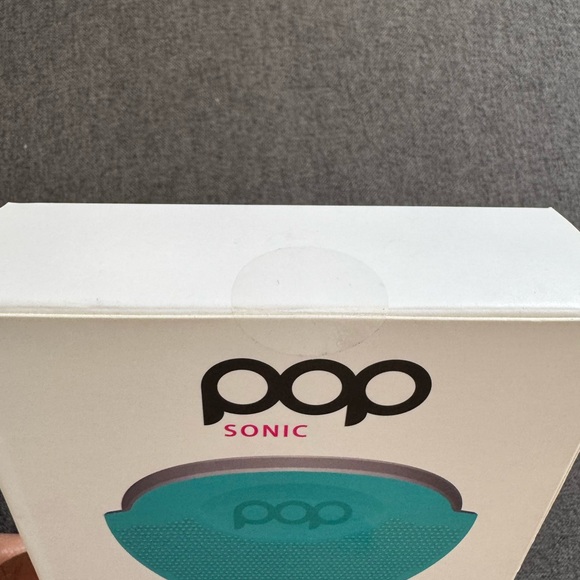 NEW Pop Sonic Strawberry 3 in 1 Skin Exfoliating Cleanser in Turquoise - Picture 3 of 3